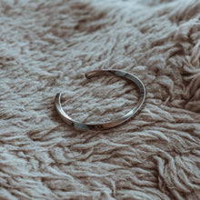 Cargar imagen en el visor de la galería, Brazalete torcido