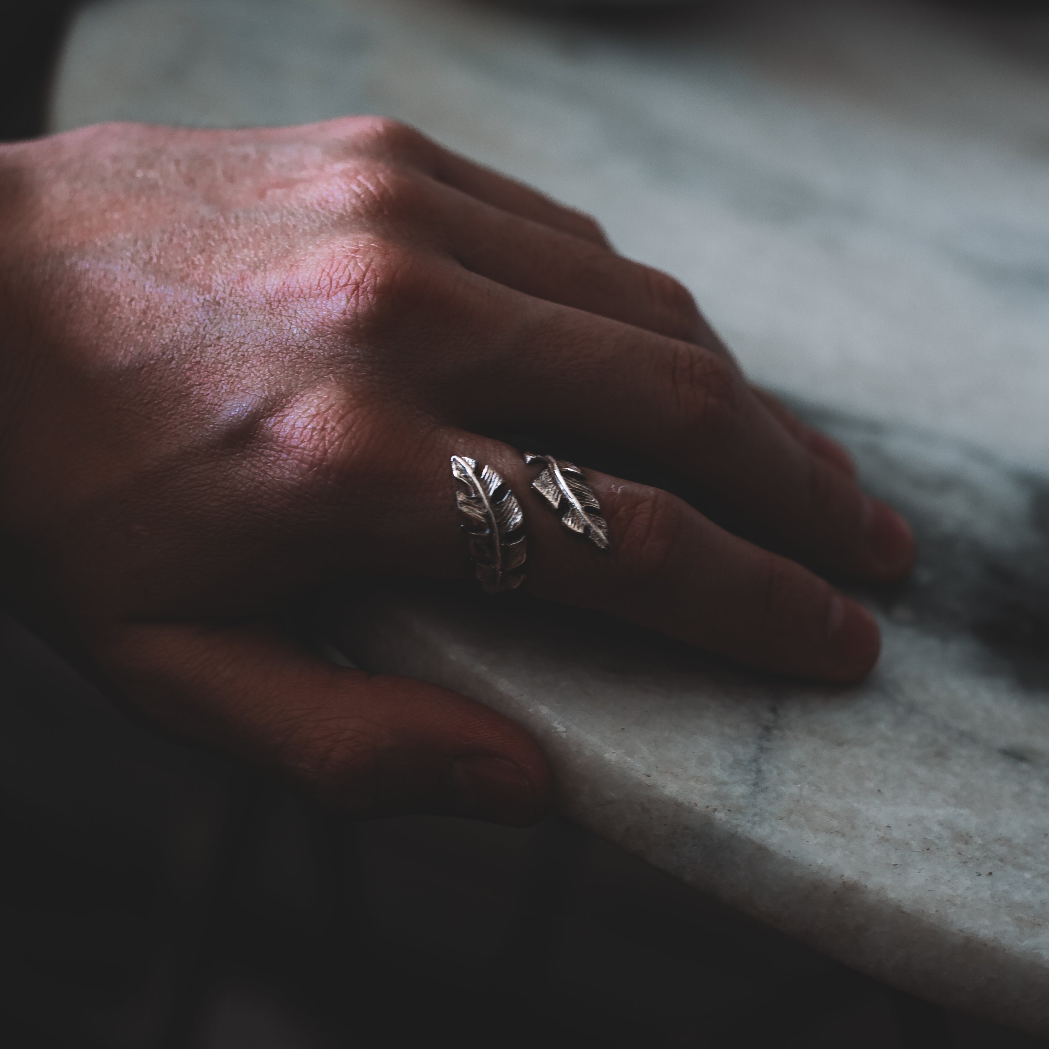 Anillo pluma de plata