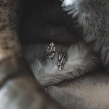 Cargar imagen en el visor de la galería, Anillo pluma de plata
