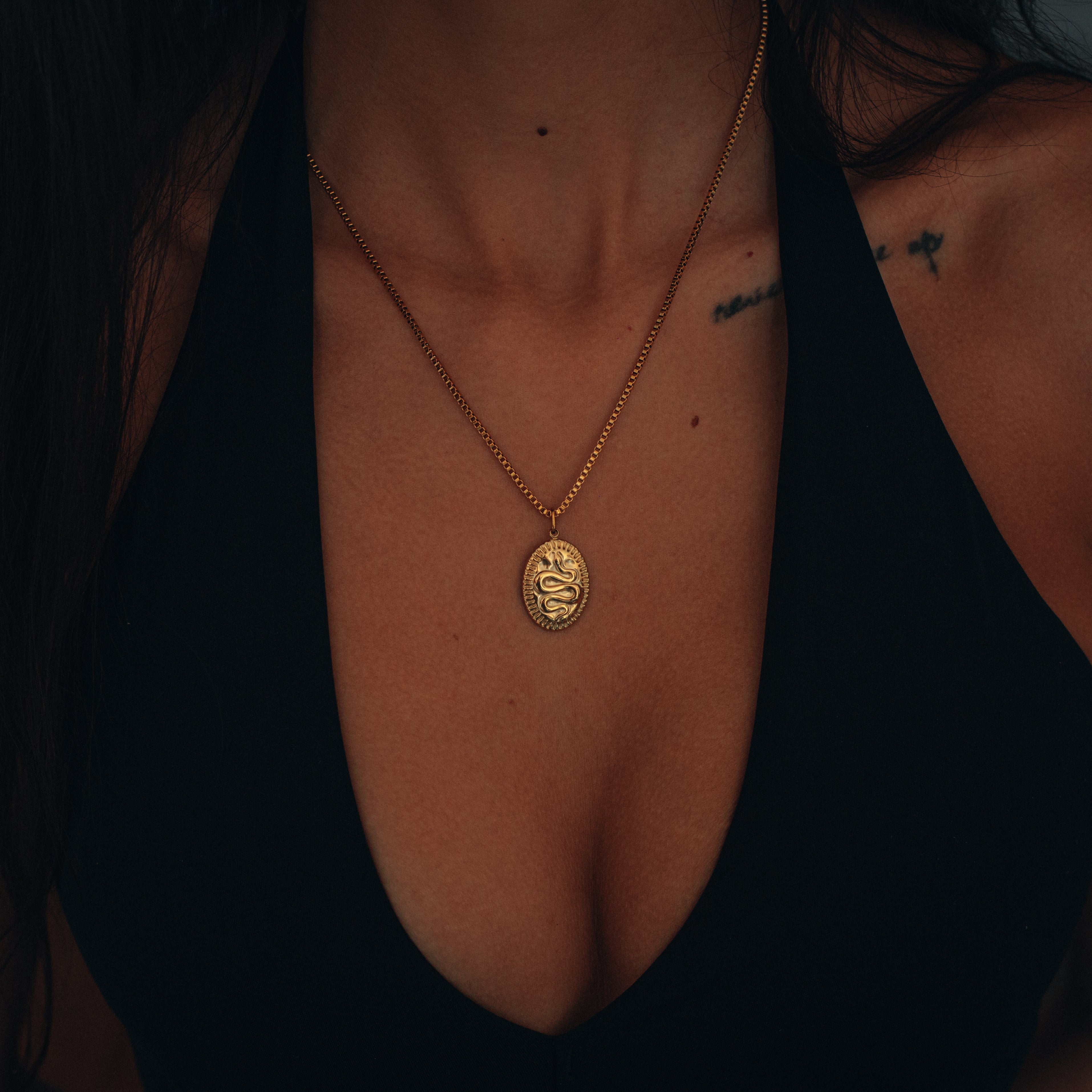 Collar Serpiente Solar