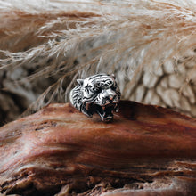 Cargar imagen en el visor de la galería, Anillo de Tigre blanco
