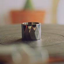 Cargar y reproducir el video en el visor de la galería, Anillo modelo A006
