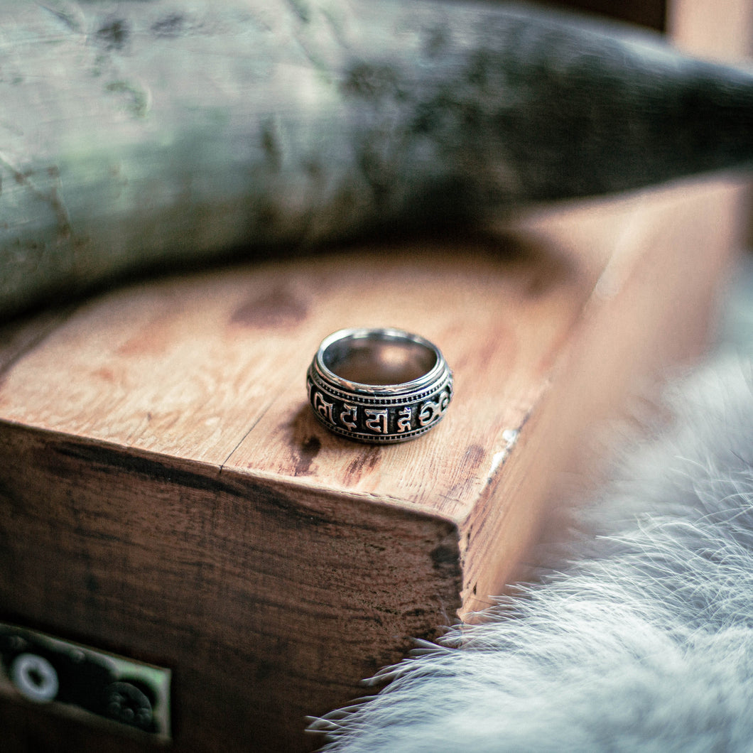 Anillo Om Mani Padme Hum