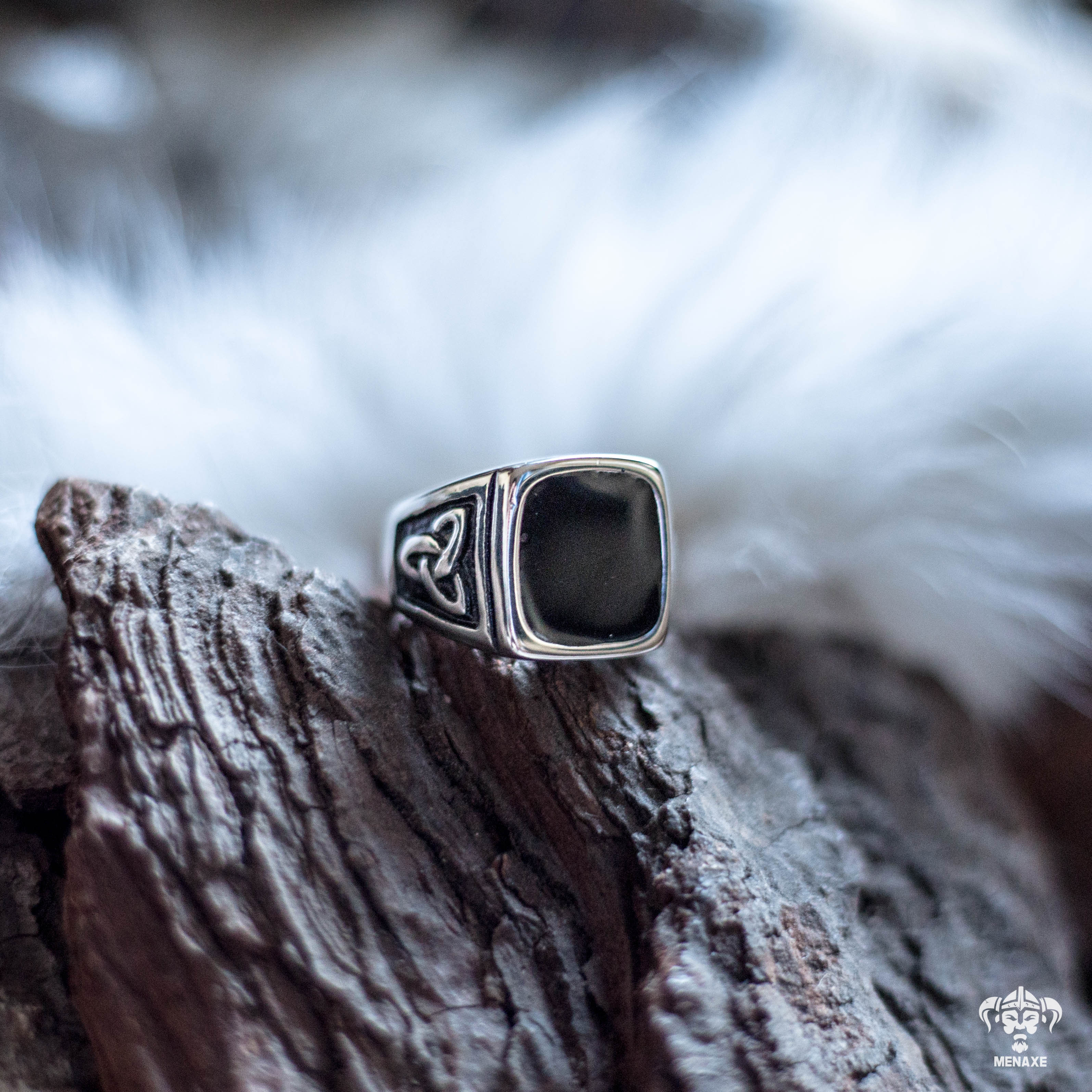 Anillo triqueta celta