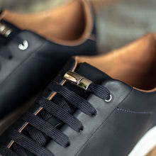 Cargar imagen en el visor de la galería, Broche magnético para zapatillas
