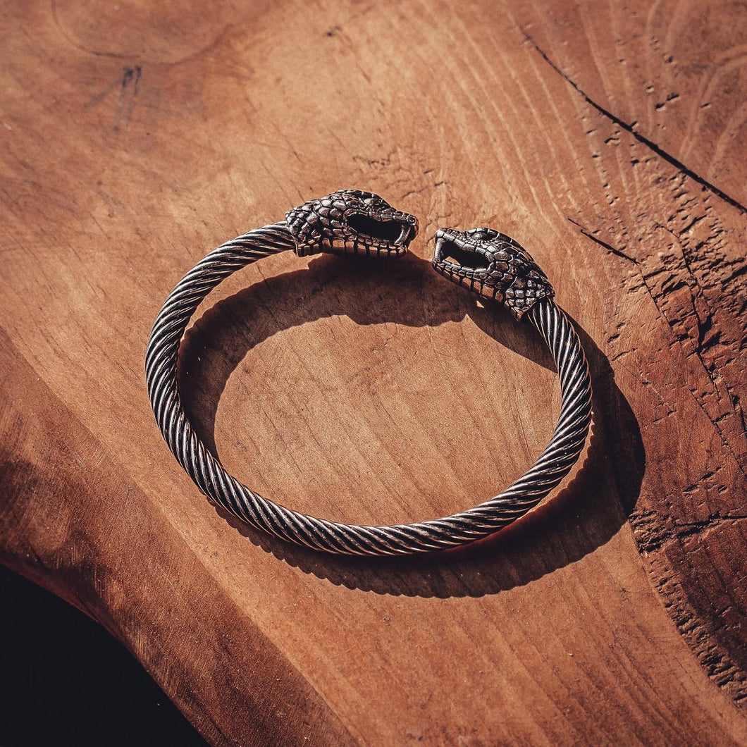 Brazalete de serpiente bicéfala